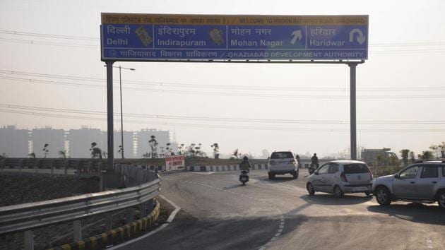 The GDA completed the load bearing and safety tests for the 10.3km Hindon elevated road in January. The road will cut travel time from Ghaziabad to Delhi.(Sakib Ali/HT Photo)