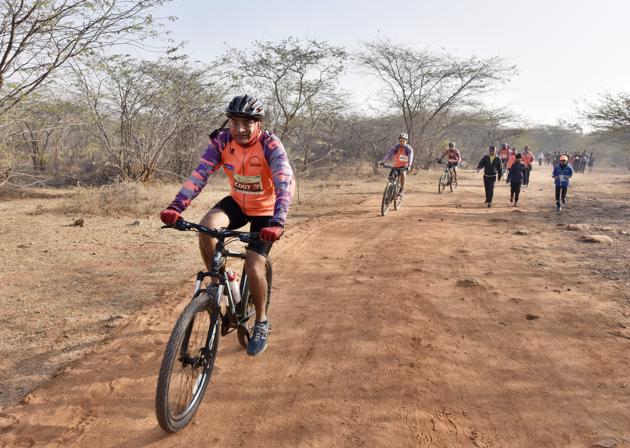 People between the ages of seven and 70 participated with vigour in the trail-a-thon 2018, conducted by fitness groups in Delhi-NCR, under the banner of Aravalli Trail Blazer.(Sanjeev Verma/HT PHOTO)