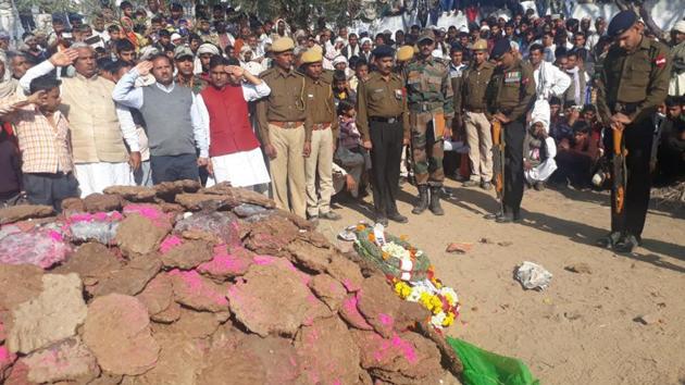 Villagers and army men at the cremation of Naik Balveer Singh in Bharatpur on Sunday. (HT Photo) Villagers and army men at the cremation of Naik Balveer Singh in Bharatpur on Sunday. (HT Photo)
