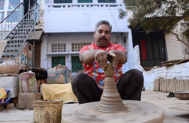 Sunil decided not to give up his traditional work though he faced multiple challenges. (Sheeraz Rizvi/HT Photo) Sunil decided not to give up his traditional work though he faced multiple challenges. (Sheeraz Rizvi/HT Photo)