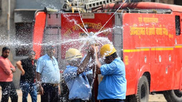 The swirling water sprayer was one of the most powerful equipment to fight fire as it sprays water in all directions. (Shankar Narayan/HT PHOTO) The swirling water sprayer was one of the most powerful equipment to fight fire as it sprays water in all directions. (Shankar Narayan/HT PHOTO)