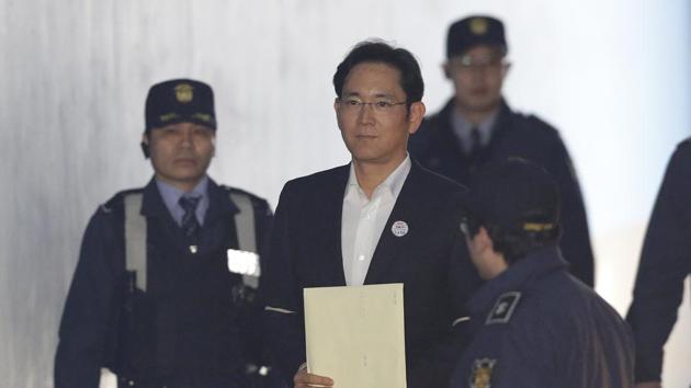 Lee Jae-yong, center, vice chairman of Samsung Electronics, arrives at the Seoul High Court for a hearing in Seoul, South Korea, Monday, Feb. 5, 2018. (AP Photo) Lee Jae-yong, center, vice chairman of Samsung Electronics, arrives at the Seoul High Court for a hearing in Seoul, South Korea, Monday, Feb. 5, 2018. (AP Photo)