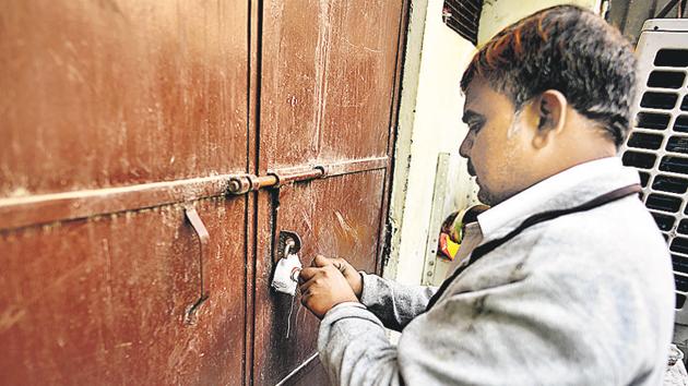 The move was aimed at providing relief to traders hit by a sealing drive on commercial establishments across the National Capital since December 15. (Sanchit Khanna/HT Photo) The move was aimed at providing relief to traders hit by a sealing drive on commercial establishments across the National Capital since December 15. (Sanchit Khanna/HT Photo)