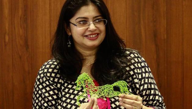 A participant showcases what she made using a 3D doodler pen at a workshop at Kala Ghoda on Monday.(Supreet Sapkal/HT)