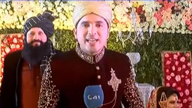 Appearing on-air in his wedding attire and armed with a mic, Hanan Bukhari interviewed his family members including his father, wife and mother-in-law about the ocassion.(Screengrab/YouTube)