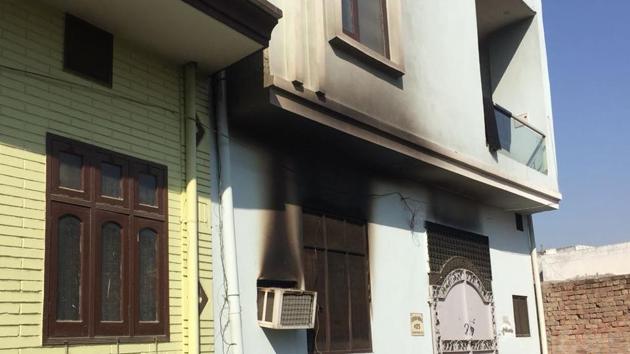 The house from which the two bodies were recovered. (HT Photo) The house from which the two bodies were recovered. (HT Photo)