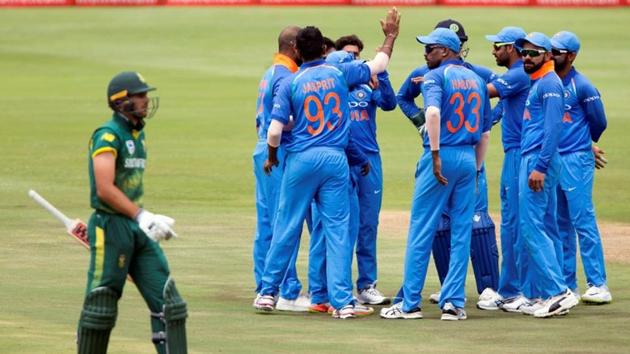 Live streaming of India vs South Africa, 3rd ODI, Cape Town was available online. Virat Kohli’s unbeaten 160 and four wickets each from Kuldeep Yadav and Yuzvendra Chahal helped India crush South Africa by 124 runs to go 3-0 up in the six-match series.(Reuters)