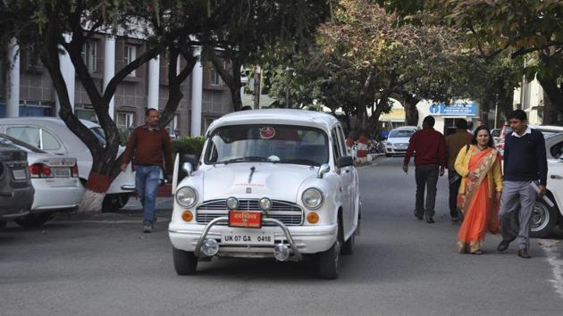 A car at the secretariat in Dehradun.(Vinay Santosh Kumar/HT)