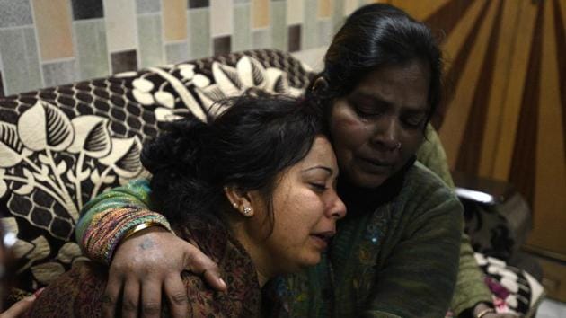 Relatives of property dealer Vinod Mehra mourn his death. Mehra, a resident of Geeta Colony in east Delhi, was returning home with his 15-year-old nephew Kunal after attending a wedding in Alipur when the incident took place. (Sonu Mehta/HT PHOTO) Relatives of property dealer Vinod Mehra mourn his death. Mehra, a resident of Geeta Colony in east Delhi, was returning home with his 15-year-old nephew Kunal after attending a wedding in Alipur when the incident took place. (Sonu Mehta/HT PHOTO)