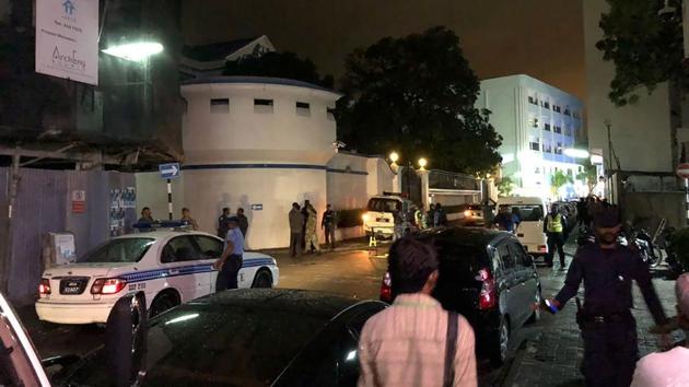 This handout image received from the Mihaaru newspaper on February 5, 2018 shows security forces guarding the Supreme Court in Male after Maldivian President Abdulla Yameen declared a state of emergency.(AFP)