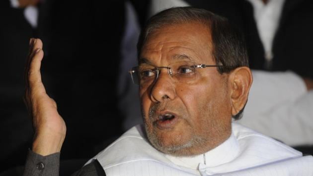 Former Janata Dal (United) president Sharad Yadav addresses a press conference in Ranchi, on Monday.(Parwaz Khan/HT) Former Janata Dal (United) president Sharad Yadav addresses a press conference in Ranchi, on Monday.(Parwaz Khan/HT)