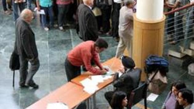 A 47-member admission committee, appointed by the vice-chancellor, has recommended that all 63 affiliated colleges, which will start undergraduate admission process in June, appoint a forensic committee.(HT FILE)