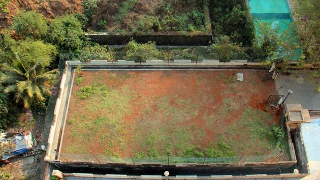 Residents of Synchronicity housing society said that they had complained to the civic body multiple times over the last one week, but did not receive any concrete response.(Pramod Thakur/HT Photo)