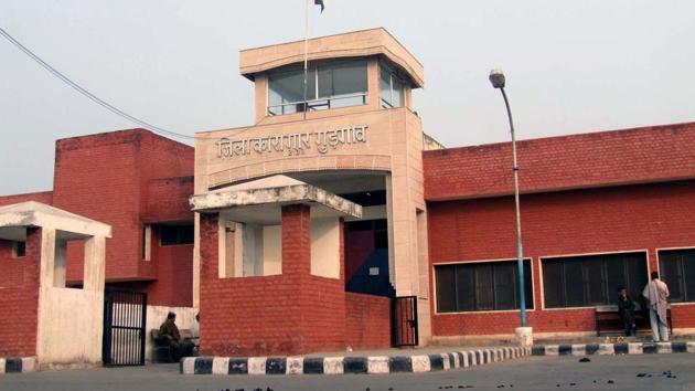 Members of two gangs clashed over who would get food first at the jail canteen around 8.45am on Wednesday. (HT Photo) Members of two gangs clashed over who would get food first at the jail canteen around 8.45am on Wednesday. (HT Photo)