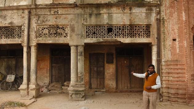 The building from where the quack used to run his clinic on Station Road in Bangarmau, Unnao.(Subhankar Chakraborty/HT PHOTO) The building from where the quack used to run his clinic on Station Road in Bangarmau, Unnao.(Subhankar Chakraborty/HT PHOTO)