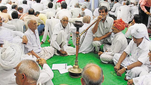 Participants from different villages during a khap panchayat hearing, Jharoda Kalan village, near Najafgarh, New Delhi.(HT File Photo)