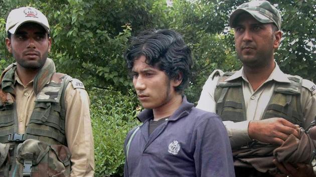 LeT militant Abu Hanzalla alias Naveed Jhatt when he was arrested from a hideout in Kulgam.(PTI File Photo) LeT militant Abu Hanzalla alias Naveed Jhatt when he was arrested from a hideout in Kulgam.(PTI File Photo)