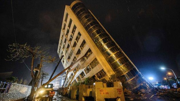 A rescue worker (bottom L) walks past beams used to prop up the Yun Tsui building as it leans to one side after an earthquake in the Taiwanese city of Hualien. (AFP Photo) A rescue worker (bottom L) walks past beams used to prop up the Yun Tsui building as it leans to one side after an earthquake in the Taiwanese city of Hualien. (AFP Photo)