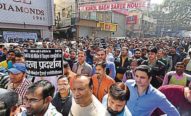 The three municipal corporations of Delhi are sealing shops and restaurants across markets for either not misusing residential premises for commercial purposes or for unauthorised constructions, under the supervision of the Supreme Court-monitored committee. (Sushil Kumar/HT PHOTO) The three municipal corporations of Delhi are sealing shops and restaurants across markets for either not misusing residential premises for commercial purposes or for unauthorised constructions, under the supervision of the Supreme Court-monitored committee. (Sushil Kumar/HT PHOTO)