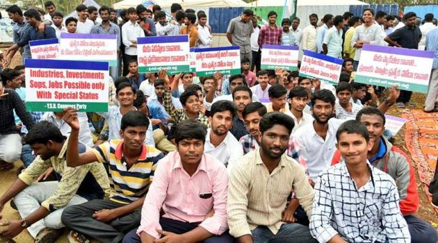 YSR Congress workers protest against the ‘raw deal’ meted out to Andhra Pradesh in the Union budget on Thursday.(HT Photo)