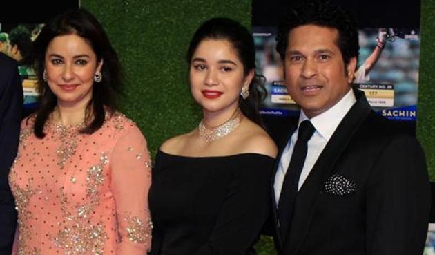 Sara Tendulkar (centre) with her parents. (HT File Photo) Sara Tendulkar (centre) with her parents. (HT File Photo)
