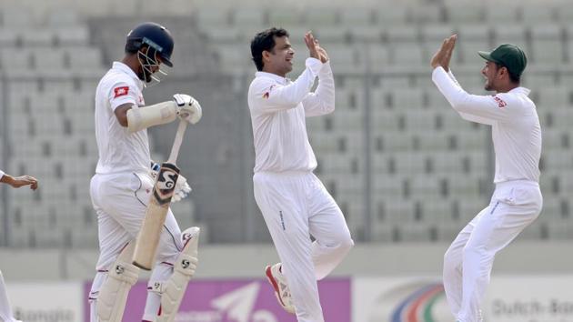 Abdur Razzak picked up 4/63 in his first Test since 2014 as 14 wickets tumbled on day one of the Mirpur Test between Bangladesh and Sri Lanka.(AP)