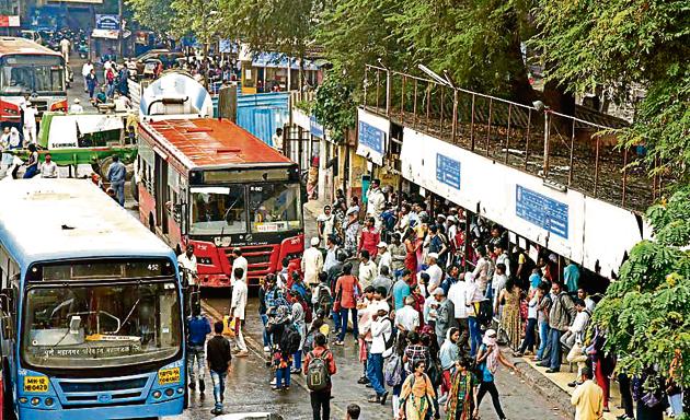The first managing director of PMPML, Subrao Patil, used to award residents who sent him pictures of PMPML buses violating traffic rules in a bid to improve the service.(SANKET WANKHADE/HT PHOTO)