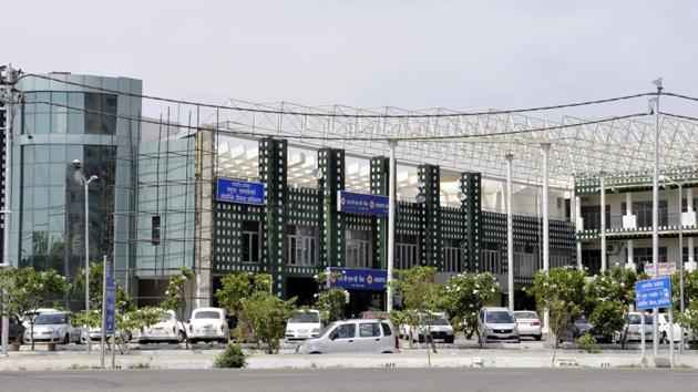 State government will sign 75 MoUs worth around ₹35,000 crore for Noida, Greater Noida and Yamuna Expressway areas.(Sunil Ghosh /HT Photo)