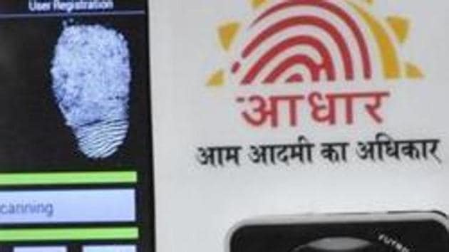 Employees mark their attendance through Aadhaar-based system in the Planning Commission in New Delhi. (HT) Employees mark their attendance through Aadhaar-based system in the Planning Commission in New Delhi. (HT)
