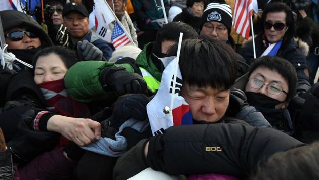 Anti-North Korea protesters struggle with police during a rally ahead of the Pyeongchang Winter Olympics.(AFP)