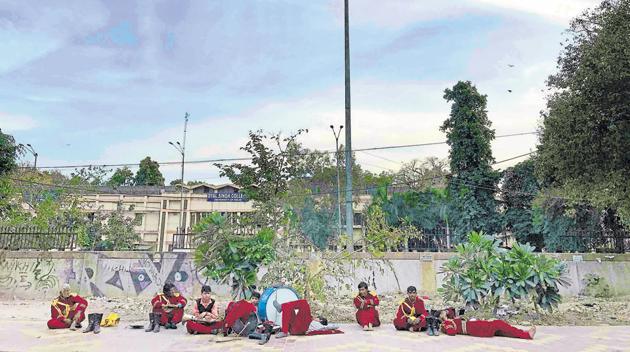 Members of the Mahalakshmi Music Band near Dyal Singh College. (Mayank Austen Soofi / HT Photo) Members of the Mahalakshmi Music Band near Dyal Singh College. (Mayank Austen Soofi / HT Photo)