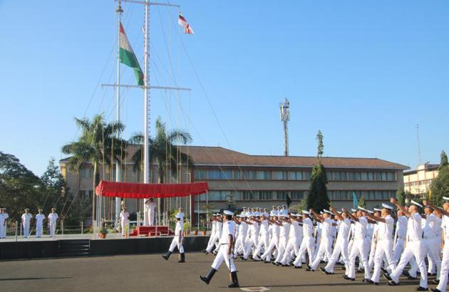 INS Shivaji is the premier technical training establishment of Indian Navy which imparts specialised training on marine engineering to officers and sailors of Indian Navy, Indian Coast Guard and friendly foreign navies.(HT PHOTO)