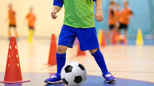 According to the researchers, eight to ten-year-old school children develop stronger bones, increased muscular strength and improved balance when ball games or circuit training are on the timetable.(Shutterstock)