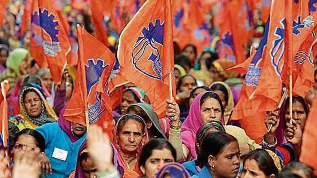 The Bharatiya Mazdoor Sangh, an offshoot of the RSS, has been at loggerheads with the government over economic policies, which it alleges are not labour friendly. (Ravi Choudhary/HT File Photo) The Bharatiya Mazdoor Sangh, an offshoot of the RSS, has been at loggerheads with the government over economic policies, which it alleges are not labour friendly. (Ravi Choudhary/HT File Photo)