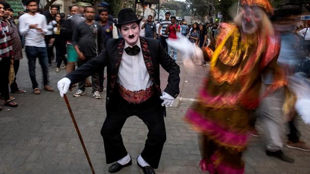 The nine-day cultural festival also included street performances. With Hara Ghoda as its theme, this year’s edition packed in 102 visual art installations and 560 events — across sections that included music and dance, food and workshops, literature, heritage, urban design, architecture and stand-up comedy. (Satish Bate / HT Photo) 