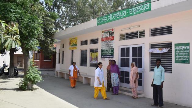 View of a primary health centre in Jalandhar. Punjab ranks no. 2 on NITI Aayog’s Health Index report released on Friday.(HT file)