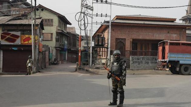 Paramilitary soldiers stand guard during restrictions in downtown area of Srinagar. (HT File Photo) Paramilitary soldiers stand guard during restrictions in downtown area of Srinagar. (HT File Photo)