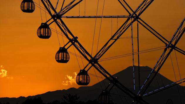 Japan's highest mountain Mt. Fuji is seen in the background over a ferris wheel during sunset at Kasai Rinkai Park in Tokyo on February 6, 2018. (Kazuhiro Nogi / AFP) Japan's highest mountain Mt. Fuji is seen in the background over a ferris wheel during sunset at Kasai Rinkai Park in Tokyo on February 6, 2018. (Kazuhiro Nogi / AFP)