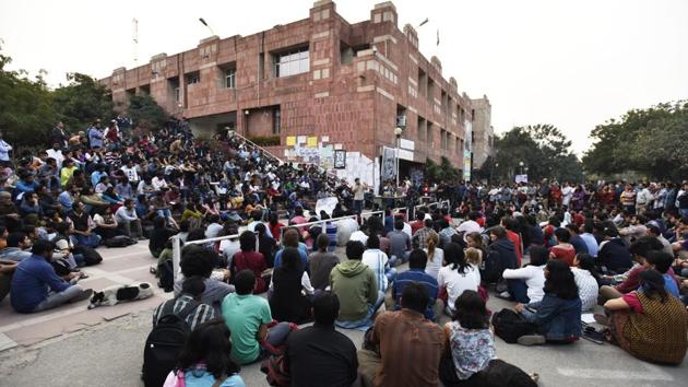 The current students’ union alleges that vice chancellor Jagadesh Kumar refuses to meet students. “Earlier, V-Cs used to come down and talk to us if we sat on a hunger strike. This time we held a hunger strike for 18 days and yet the V-C did not meet us,” said Simone Zoya Khan, vice-president, JNUSU. Faculty members are also worried over the V-C’s decision to give himself the power to nominate experts to selection committees. (Virendra Singh Gosain / HT Archive)