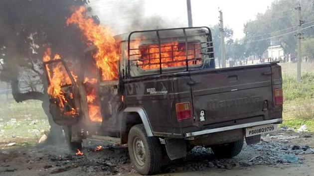 Flames of fire emanating from a vehicles torched by angry mob after two persons were killed in an accident with a speeding pick-up jeep belonging to a liquor contractor in Dera Babak Nanak town. (HT File) Flames of fire emanating from a vehicles torched by angry mob after two persons were killed in an accident with a speeding pick-up jeep belonging to a liquor contractor in Dera Babak Nanak town. (HT File)