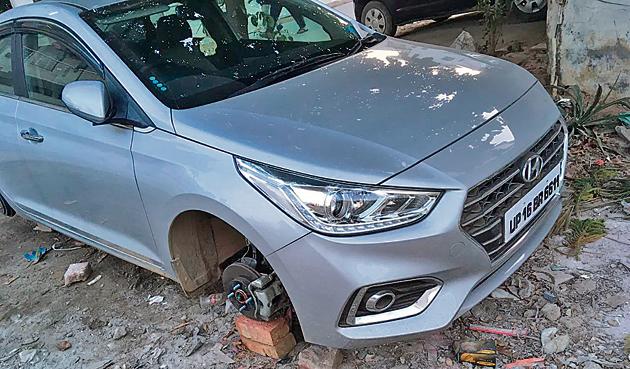 In the first case, the thieves stole the wheels of a Hyundai Verna outside a house in Sector 57. (HT PHOTO) In the first case, the thieves stole the wheels of a Hyundai Verna outside a house in Sector 57. (HT PHOTO)
