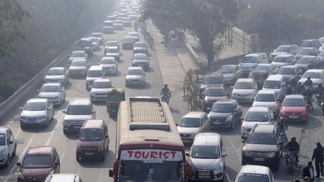 Congestion has become a regular affair on the Delhi-Noida Link Road in Noida.(Sunil Ghosh/HT Photo) Congestion has become a regular affair on the Delhi-Noida Link Road in Noida.(Sunil Ghosh/HT Photo)