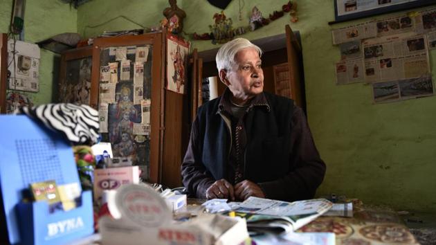The infections have put a spotlight on the poor healthcare services in the area. Apart from the CHC, residents here could avail treatment from local doctors such as Pramod Rastogi, seen here in his clinic in Bangarmau. Those unable to afford even that are forced to seek cheap medicines from quacks like Yadav –many of whom have since shut shop fearing police raids.  (Sanchit Khanna / HT Photo) 