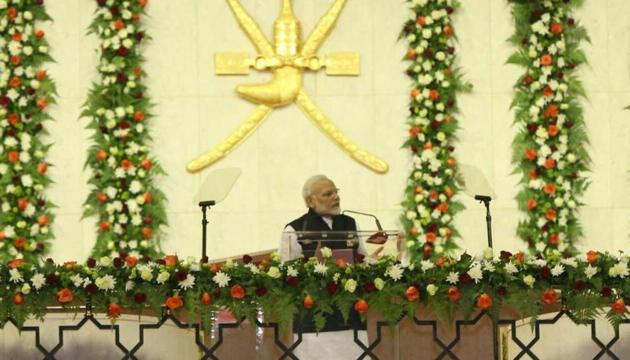 Prime Minister Narendra Modi addresses the Indian community at Sultan Qaboos sports complex in Muscat on February 11.(Twitter/Raveesh Kumar)