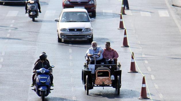 Abbas Jasdanwalla’s 1903 Humberette won the ‘Oldest car’ award. (Pramod Thakur/HT Photo)