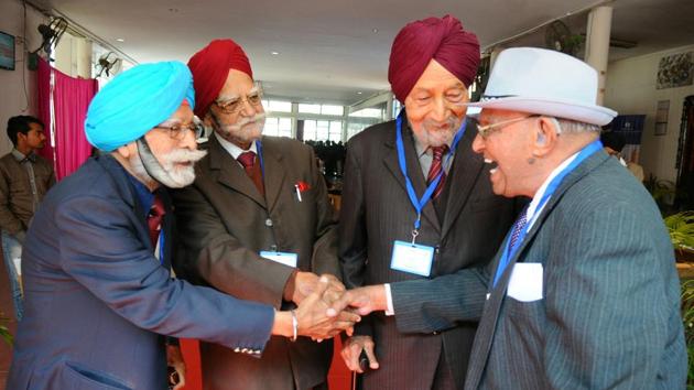 Rekindling memories: (From left) Nonagenarians Brig Gobinder Singh (retd) and Er Gurlal Singh Tandon from the 1947 batch interacting with 1943-batch alumni Er BS Grewal and Er Harbans Singh at PEC’s Global Alumni Meet at the college auditorium in Sector 12, Chandigarh, on Saturday.(Anil Dayal/HT)