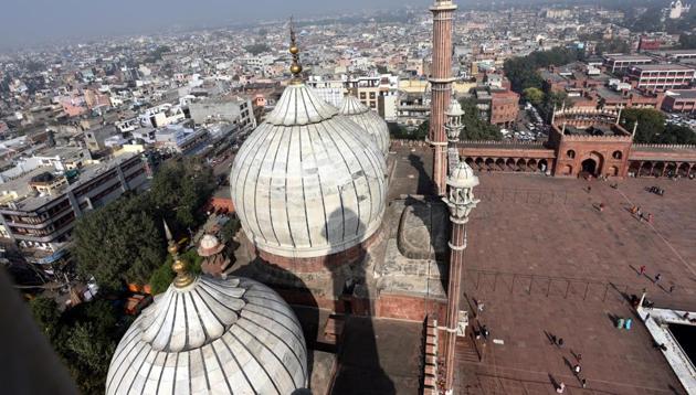 Old Delhi is one of the areas most severely hit by the apparent gap in the planning and implementation of Delhi’s master plans. After decades of attempts, markets continue functioning from the same locations that other plans have tried to stop, leaving the area in a dilapidated condition.(Sonu Mehta/HT PHOTO)