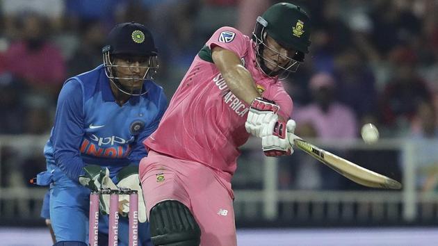 South Africa batsmen had no problems in playing the Indian cricket team spinners as they guided their team to victory in Johannesburg on Saturday.(AP)