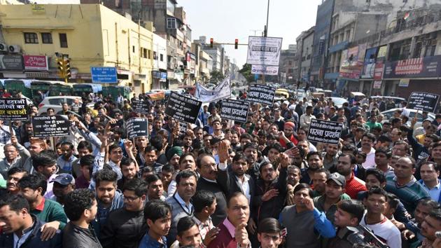 Traders protest against the sealing drive by the Municipal Corporation of Delhi (MCD) at Karol Bagh in New Delhi on February 2. (Sushil Kumar/HT File Photo) Traders protest against the sealing drive by the Municipal Corporation of Delhi (MCD) at Karol Bagh in New Delhi on February 2. (Sushil Kumar/HT File Photo)