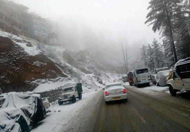 Snowfall in Kashmir Valley and Himachal, Jammu-Srinagar highway closed ...